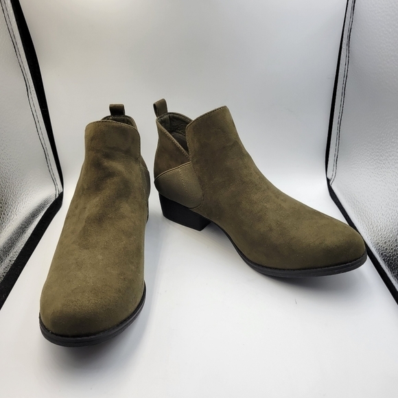 Mia Amore Lourie Bootie in Olive Green Sz 8.5 - Picture 1 of 10